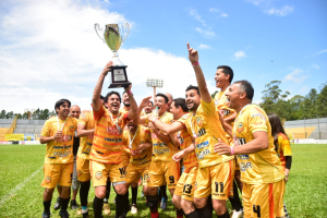 Crucero del Norte campe&oacute;n Seniors. 