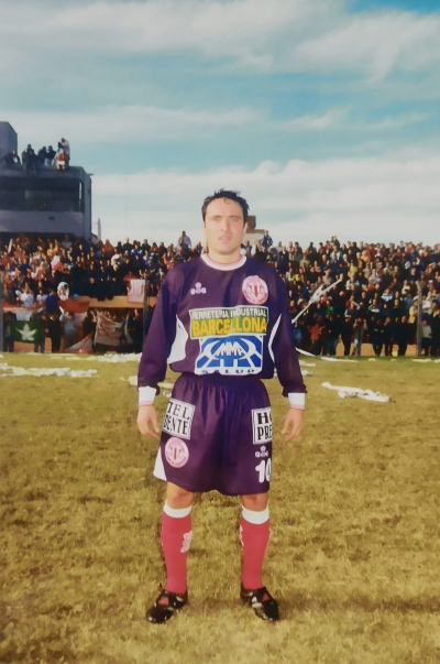 Ezequiel Carassai logró el ascenso con Alumni. 