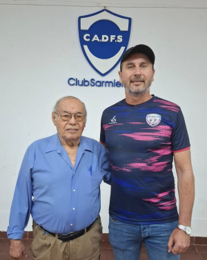 Dar&iacute;o Weglin, presidente de la AAVF, junto a Chacho Cristaldo. El IV Sudamericano de Posadas, llevar&aacute; el nombre del actual periodista y escritor  misionero. 
