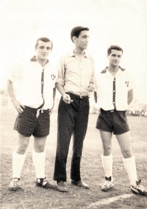 Antes de jugar en los Veteranos Chapino tuvo un paso por el f&uacute;tbol de primera. El m&aacute;s recordado, por Diamantino, donde fue goleador y campe&oacute;n. 