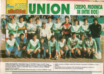 Parado primero de izquierda a derecha en una publicación de Unión de Crespo en la legendaria revista Sólo Fútbol. 