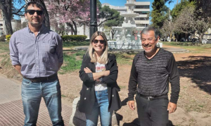 Pamela Tortul junto a los dirigentes de la AAVF Dar&iacute;o Weglin y Alejandro Comas.
