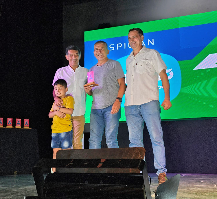 Reconocimiento para tres campeones Sudamericanos AAVF en la Fiesta del Deporte de Santo Tom&eacute;