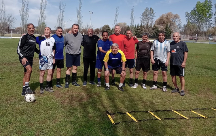 En la foto aparecen Juan Carlos Aymu, Delfor Castro, Carlos Besso, Enildo Nebis Gonzales, Omar Alberto Zalabardo (DT), Vicente Acosta, Jorge Garc&iacute;a, Rub&eacute;n Erro, Atanacio Bideplan, Jorge Horacio Zalabardo, Miguel Rivero. Abajo Ram&oacute;n Gabino Lastre.