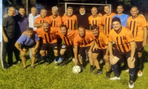 En la foto aparecen. Parados de izquierda a derecha: Gustavo Cian, Germ&aacute;n, Osmar, Ariel Stella, Fabi&aacute;n Cardozo, Hanna, Germ&aacute;n Herrera (kinesi&oacute;logo), Walter Tossi, Marcelo Tossi. DT: Javier, Edgardo y Fain. Agachados: Gabriel, Mart&iacute;n Fern&aacute;ndez, Pablo, C&eacute;sar Troch, David Petrli y Pelusa.