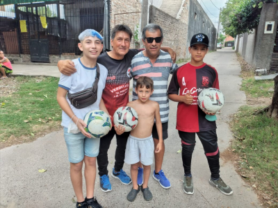 La Asociación Argentina Veteranos Fútbol colaboró con Defensores del Chapu de Barrio Padre Kolbe en Paraná