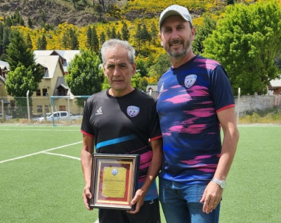 Jorge Fuentealba junto al tesorero de la AAVF Dar&iacute;o Weglin, en una visita a San Mart&iacute;n de los Andes.