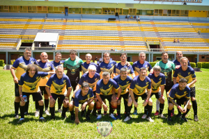 Formaci&oacute;n de Guadalupe, campe&oacute;n Sudamericano Master. Abajo, de izquierda a derecha, H&eacute;ctor Cheto Acosta