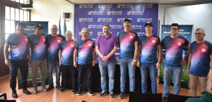 Dirigentes de la AAVF junto al presidente del EmturyC, Bernardo Mart&iacute;n. 