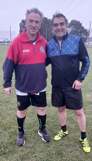 Kike Teruel junto al Gringo Civolani, community manager e integrante del plantel, durante una pr&aacute;ctica de la semana. 