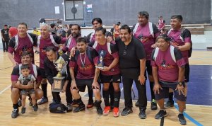 La base de Kil&oacute;metro 200 juega f&uacute;tbol de sal&oacute;n y de once. Sumando experiencias. 