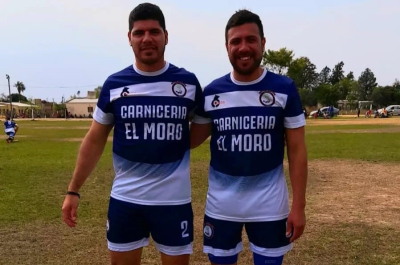 Federico Vallejos, derecha, junto a su hermano defendiendo los colores de 12 de Octubre de General Vedia en un Nacional. 