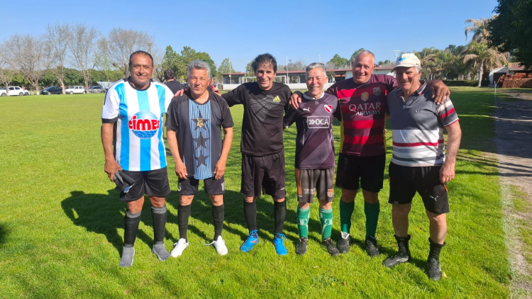 Sandoval junto a la legi&oacute;n de Paran&aacute; que actuar&aacute; con Pico Truncado: Horacio Matsuyama, Z&aacute;rate, Manfroni, Chazarreta y Restano. 