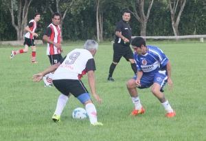 La lluvia oblig&oacute; a algunos cambios, pero el comienzo fue a pura orquesta