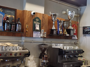 Las Orejonas de G&uuml;emes en Mr. Toto Caf&eacute;. 