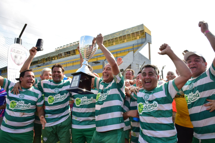 Sportivo Desamparados de San Juan campe&oacute;n en Super Maxi