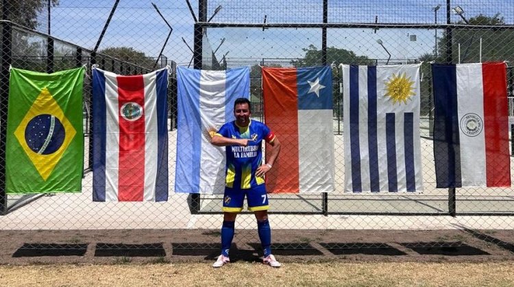 Alan G&oacute;mez y una gran amistad de Chile a Argentina por el Sudamericano. 