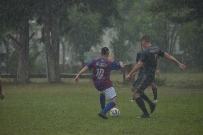 La lluvia presente. Aquí en Banco Provincial y Amigos del Litoral. 