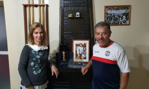 Claudia L&oacute;pez junto a Alejandro Comas. Luque ser&aacute; homenajeado por la AAVF.