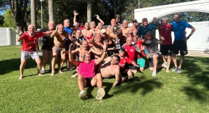 Afuco +65 despidi&oacute; el a&ntilde;o deportivo mostrando la Copa ganada en el Nacional. 