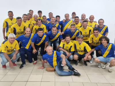 Sportivo Guadalupe de Santa Fe y la foto previa al viaje de los planteles Super Maxi y Master. 