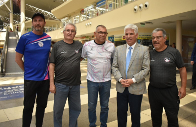 Dar&iacute;o Weglin, Carlos Acosta, Daniel Vera, goberndor Claudio Poggi y Alejandro Comas. 