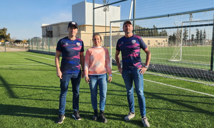 Gonzalo L&oacute;pez y Dar&iacute;o Weglin en la Villa deportiva, junto a la subdiretora Daniela Anzulovich. 